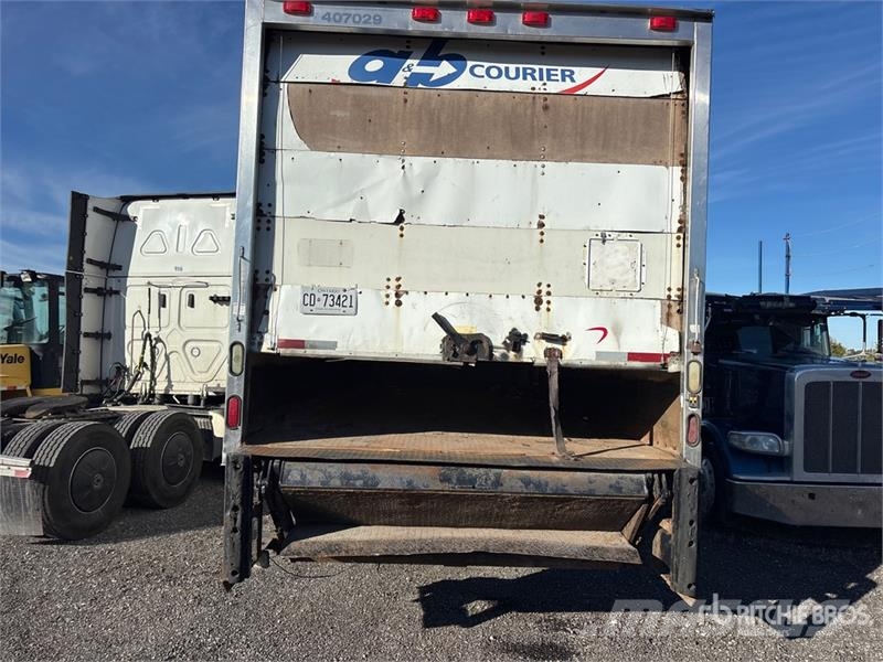 Freightliner M2 106 4x2 Van Truck Sunkvežimiai su dengtu kėbulu