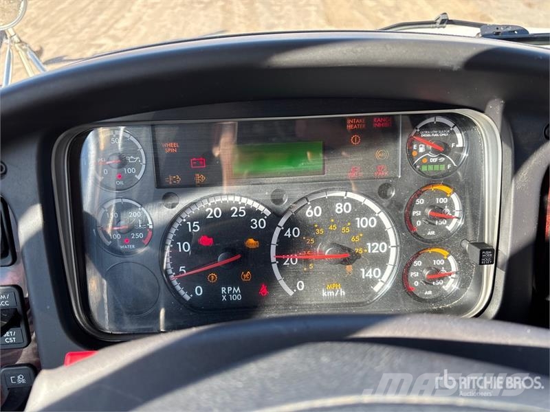 Freightliner M2 106 4x2 Van Truck Umpikorikuorma-autot