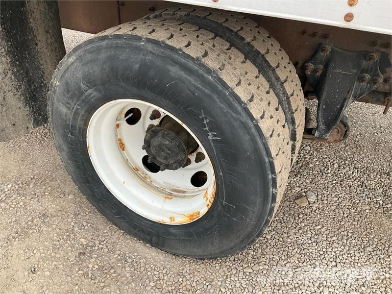 Freightliner M2 106 4x2 Van Truck Sanduk kamioni