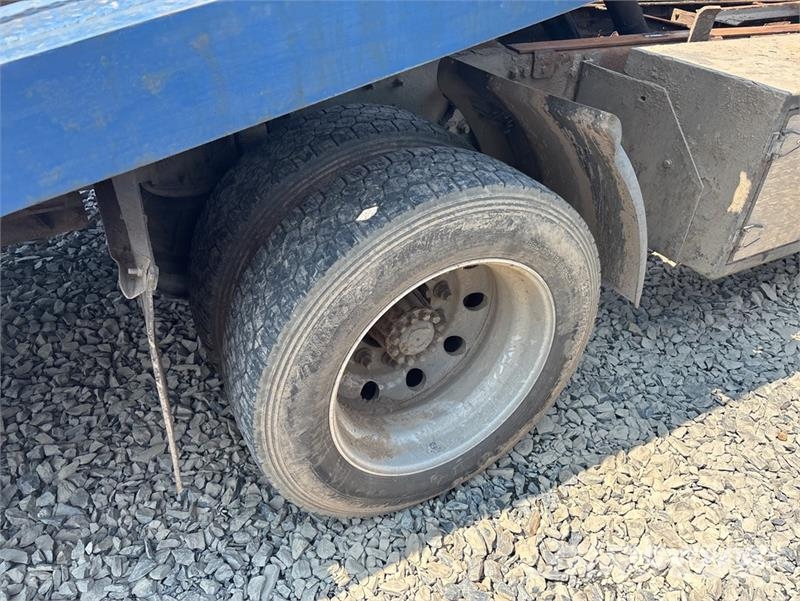 Freightliner M2 106 4x2 Extended Cab Rollback Truck Hinausautot