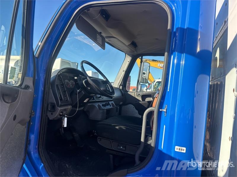 Freightliner M2 106 4x2 Van Truck Kofferaufbau