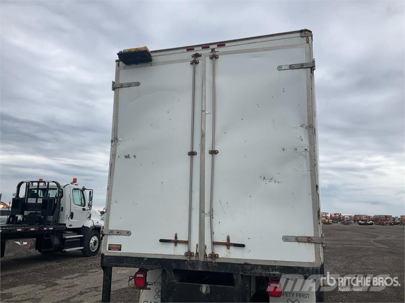 Freightliner M2 106 4x2 Van Truck Bakwagens met gesloten opbouw