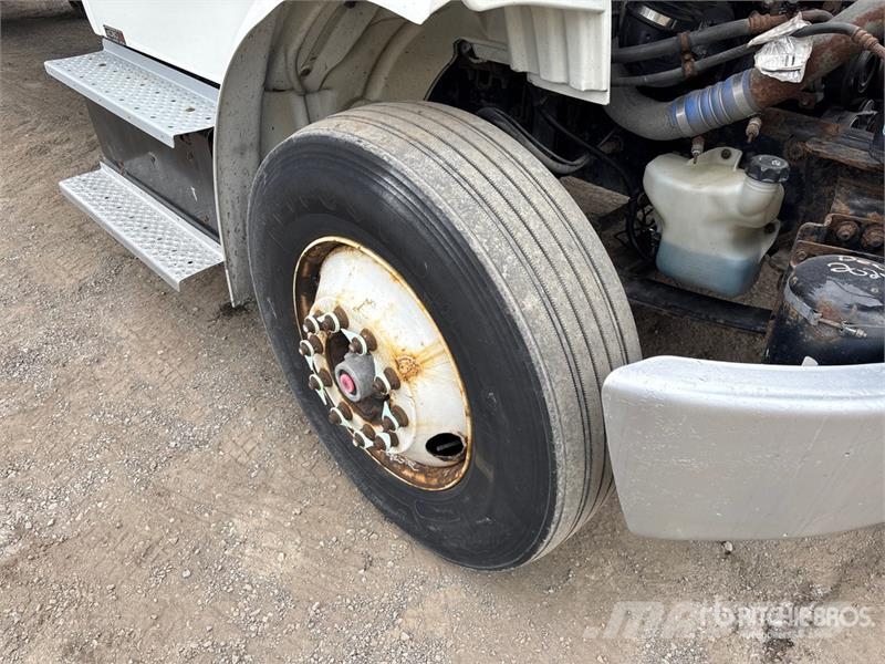 Freightliner M2 106 4x2 Van Truck Box trucks