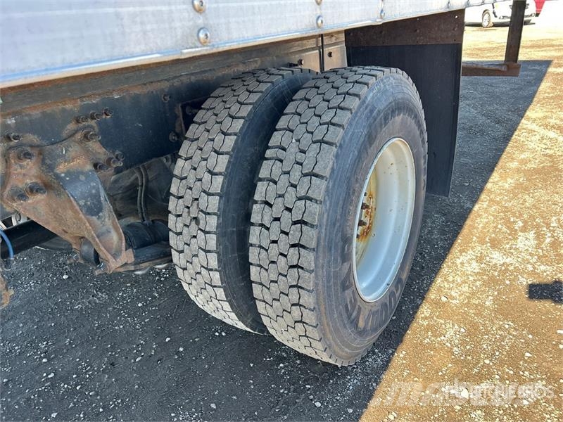 Freightliner M2 106 4x2 Van Truck Фургони