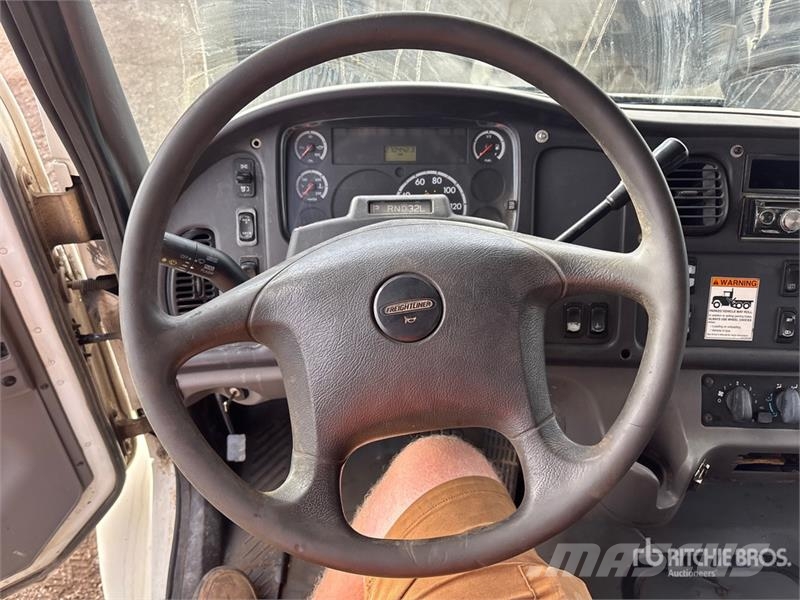 Freightliner M2 106 4x2 Crew Cab S/A Dump Truck Грузовики-Самосвалы