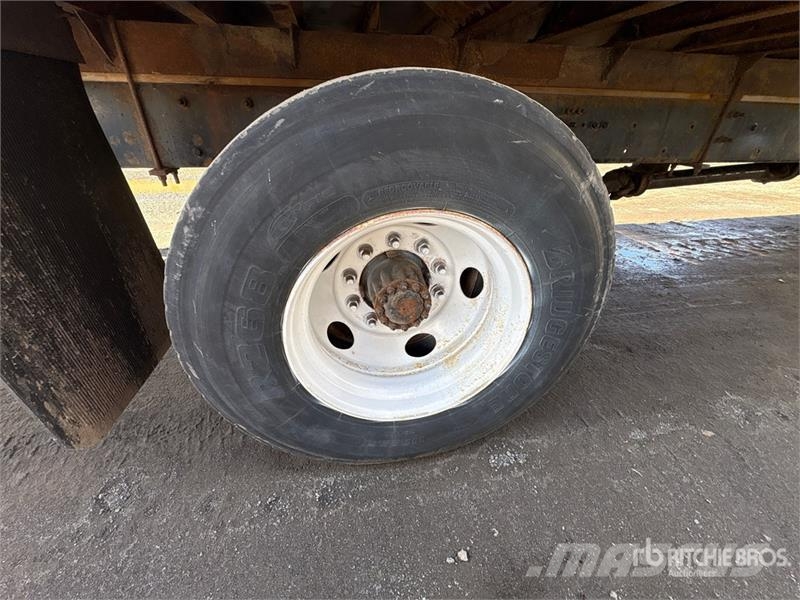 Freightliner M2 106 4x2 Standard commercial box/van truck Van T Sanduk kamioni