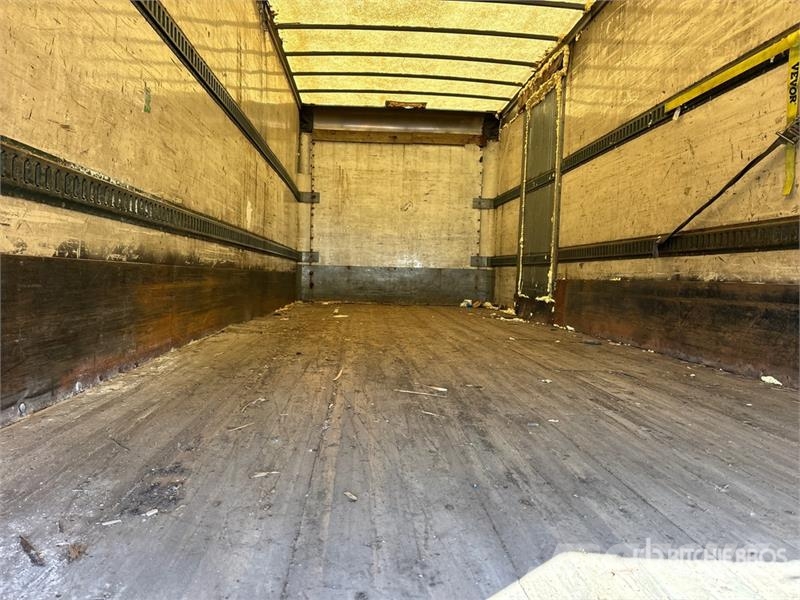 Freightliner M2 106 4x2 Van Truck Sunkvežimiai su dengtu kėbulu