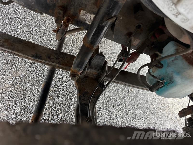 Freightliner M2 106 4x2 Extended Cab Service Truck Plogbilar