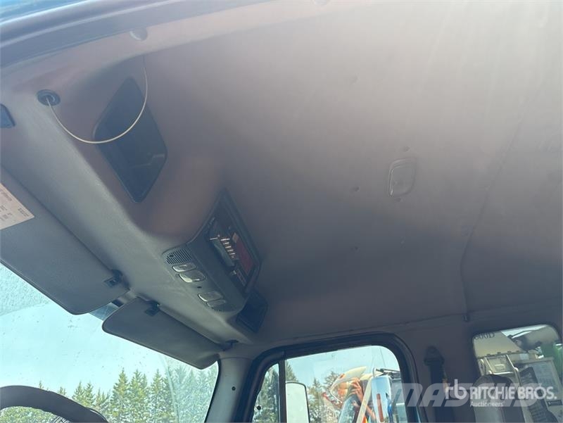 Freightliner M2 106 4x2 Extended Cab Rollback Truck Hinausautot