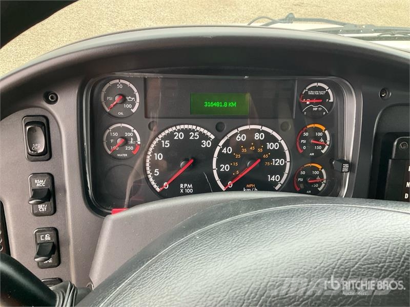 Freightliner M2 106 4x2 Van Truck Sanduk kamioni