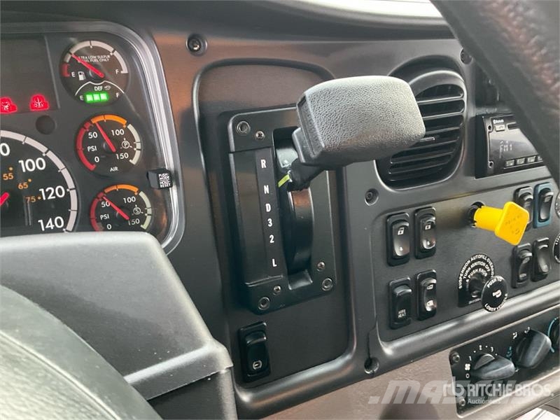 Freightliner M2 106 4x2 Van Truck Sanduk kamioni