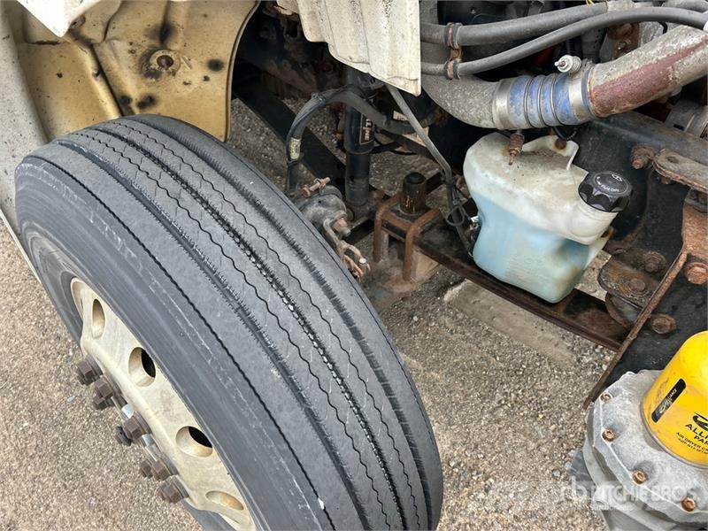 Freightliner M2 106 4x2 Van Truck Samochody ciężarowe ze skrzynią zamkniętą