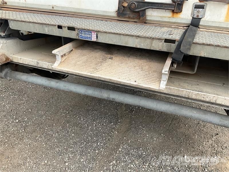 Freightliner M2 106 4x2 Van Truck Sanduk kamioni