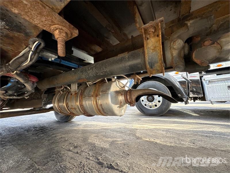 Freightliner M2 106 4x2 Standard commercial box/van truck Van T Sanduk kamioni