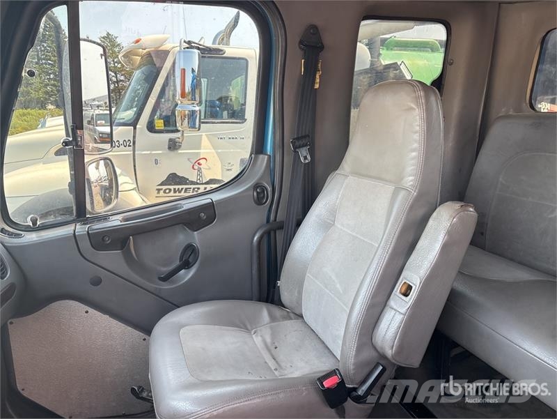 Freightliner M2 106 4x2 Extended Cab Rollback Truck Hinausautot