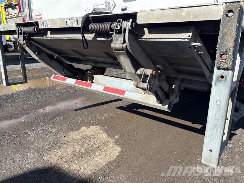 Freightliner M2 106 4x2 Standard commercial box/van truck Van T Sanduk kamioni