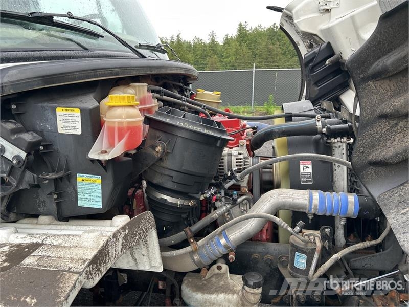 Freightliner M2 106 4x2 Extended Cab Service Truck Plogbilar