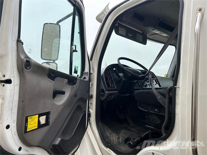 Freightliner M2 106 4x2 Van Truck Samochody ciężarowe ze skrzynią zamkniętą