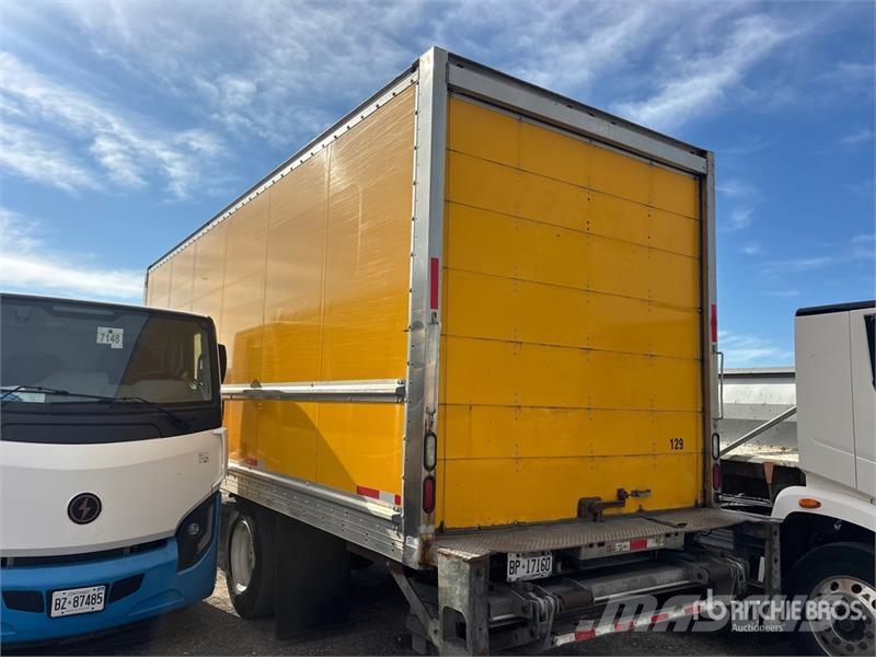 Freightliner M2 106 4x2 Van Truck Furgoonautod