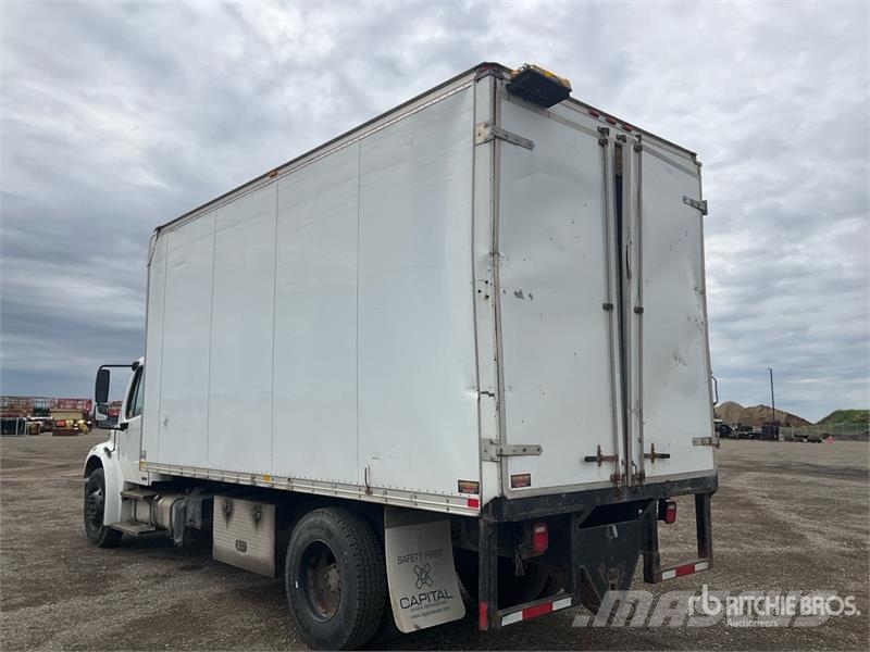 Freightliner M2 106 4x2 Van Truck Bakwagens met gesloten opbouw