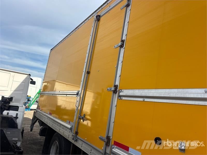 Freightliner M2 106 4x2 Van Truck Furgoonautod