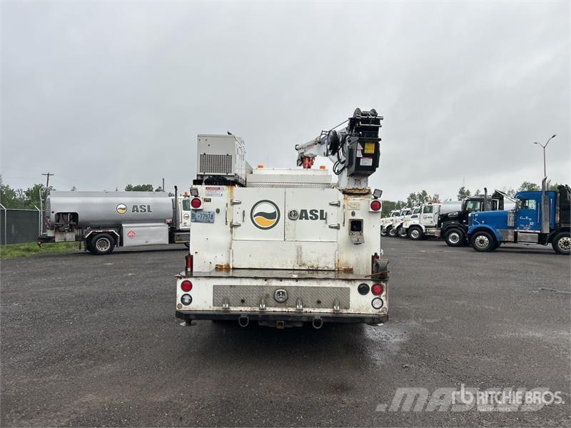 Freightliner M2 106 4x2 Extended Cab Service Truck Plogbilar