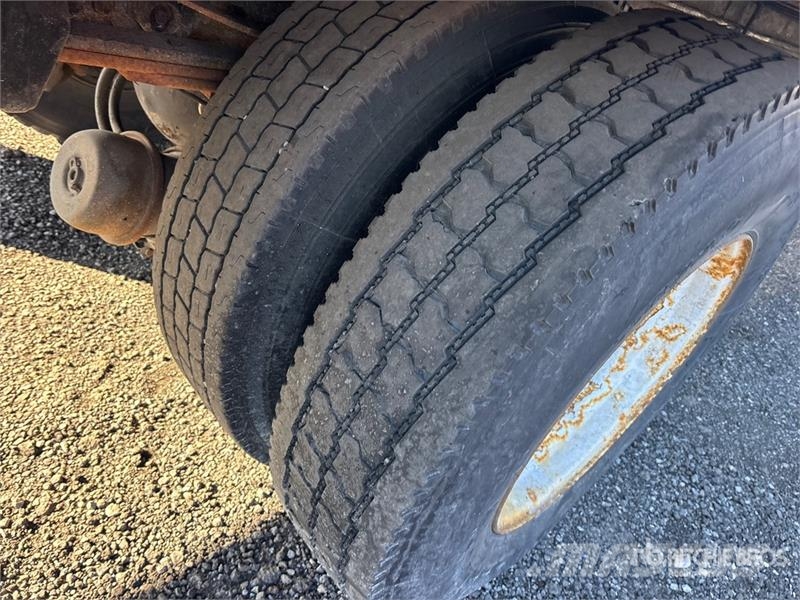 Freightliner M2 106 4x2 Van Truck Sunkvežimiai su dengtu kėbulu