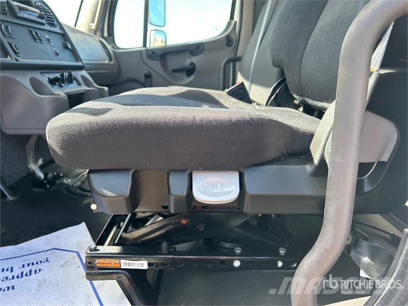 Freightliner M2 106 4x2 Van Truck Sanduk kamioni