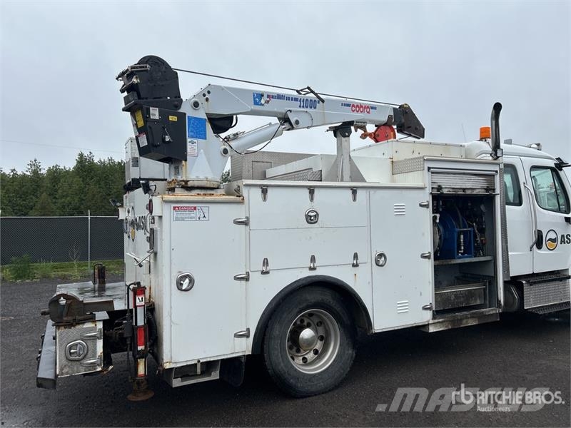 Freightliner M2 106 4x2 Extended Cab Service Truck Plogbilar