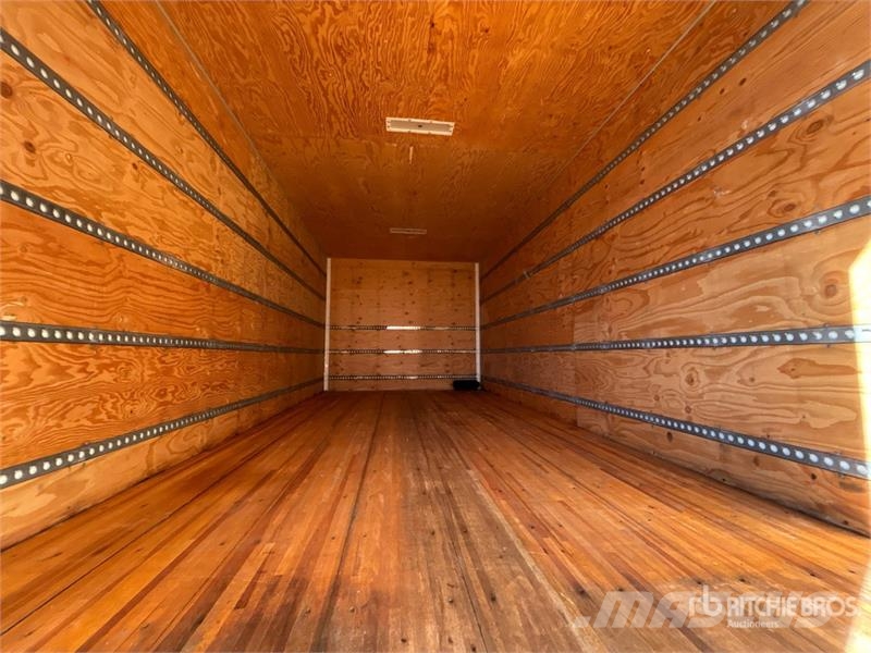 Freightliner M2 106 4x2 Van Truck Umpikorikuorma-autot