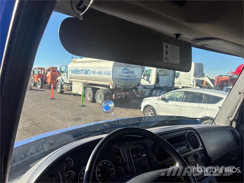 Freightliner M2 106 4x2 Van Truck Kofferaufbau