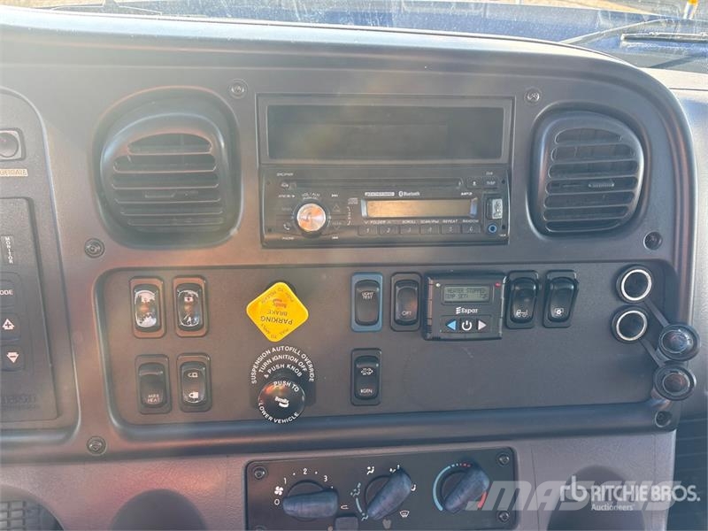 Freightliner M2 106 4x2 Van Truck Kofferaufbau