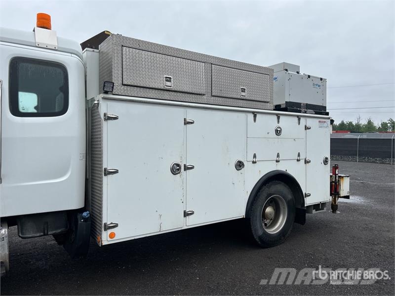 Freightliner M2 106 4x2 Extended Cab Service Truck Plogbilar
