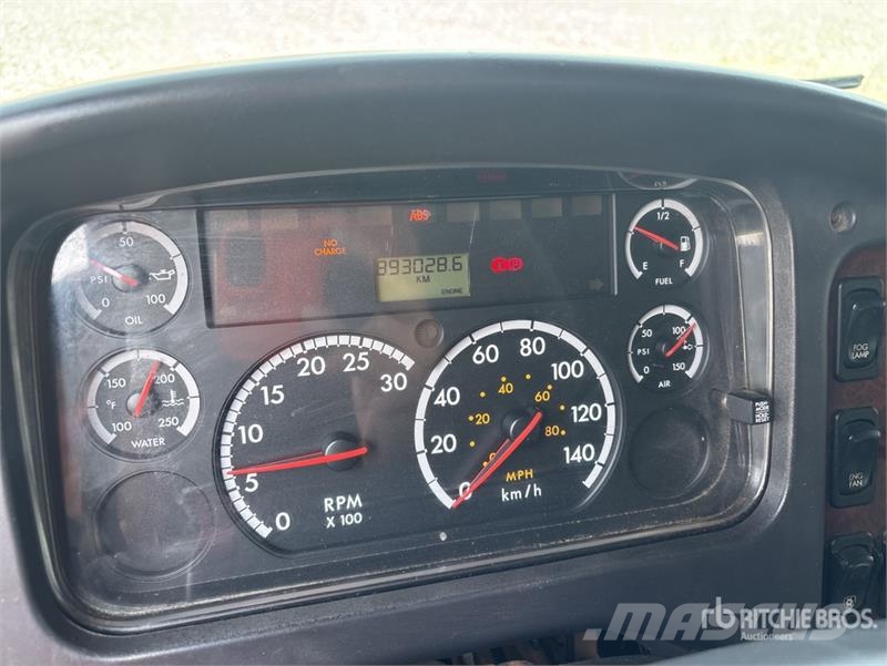 Freightliner M2 106 4x2 Extended Cab Rollback Truck Hinausautot