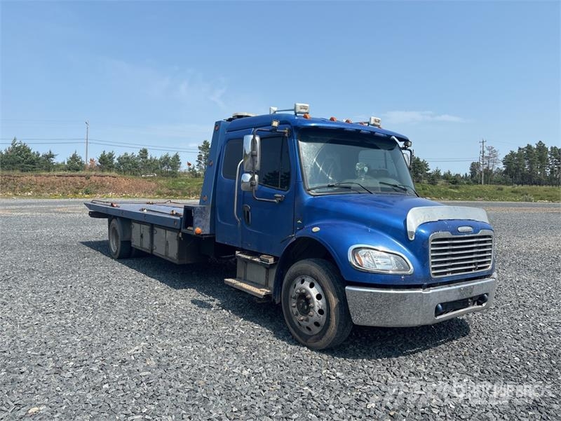 Freightliner M2 106 4x2 Extended Cab Rollback Truck Hinausautot