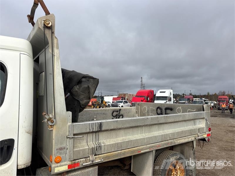 Freightliner M2 106 4x2 Crew Cab S/A Dump Truck Грузовики-Самосвалы