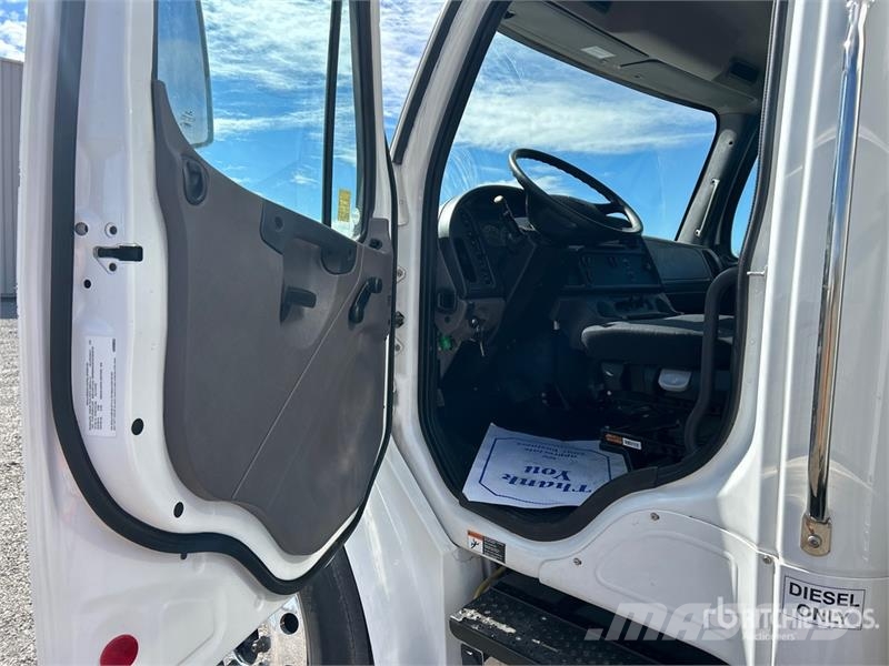 Freightliner M2 106 4x2 Van Truck Sanduk kamioni