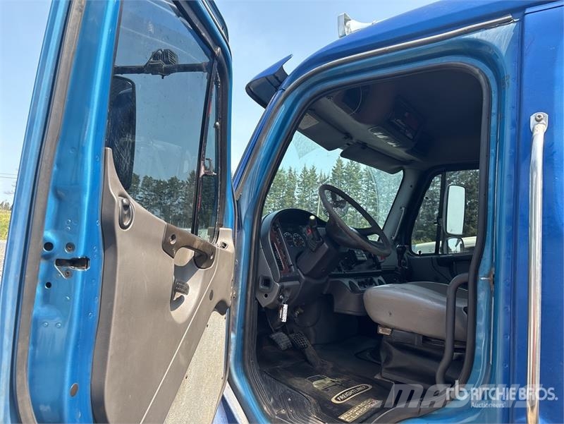 Freightliner M2 106 4x2 Extended Cab Rollback Truck Hinausautot