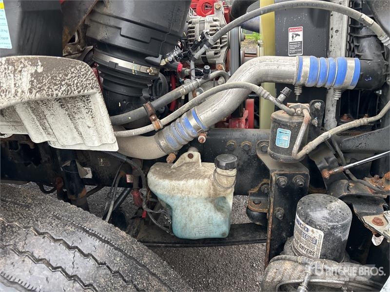 Freightliner M2 106 4x2 Extended Cab Service Truck Plogbilar
