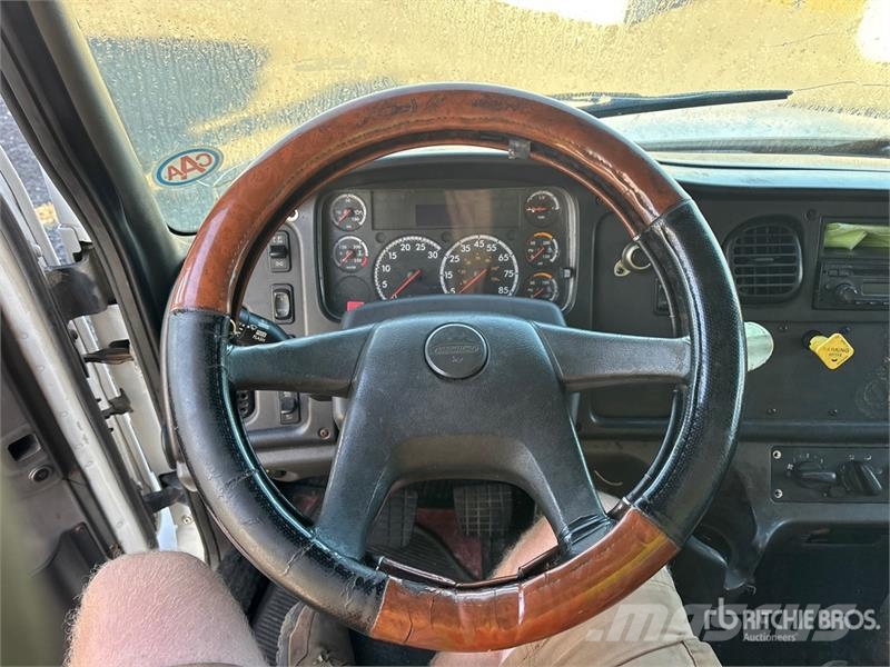 Freightliner M2 106 4x2 Van Truck Sunkvežimiai su dengtu kėbulu
