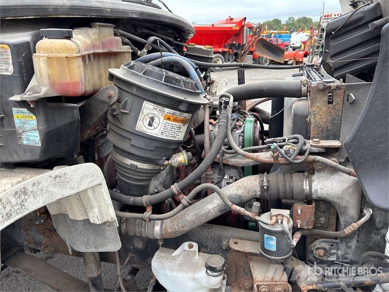 Freightliner M2 106 4x2 Van Truck Furgoonautod
