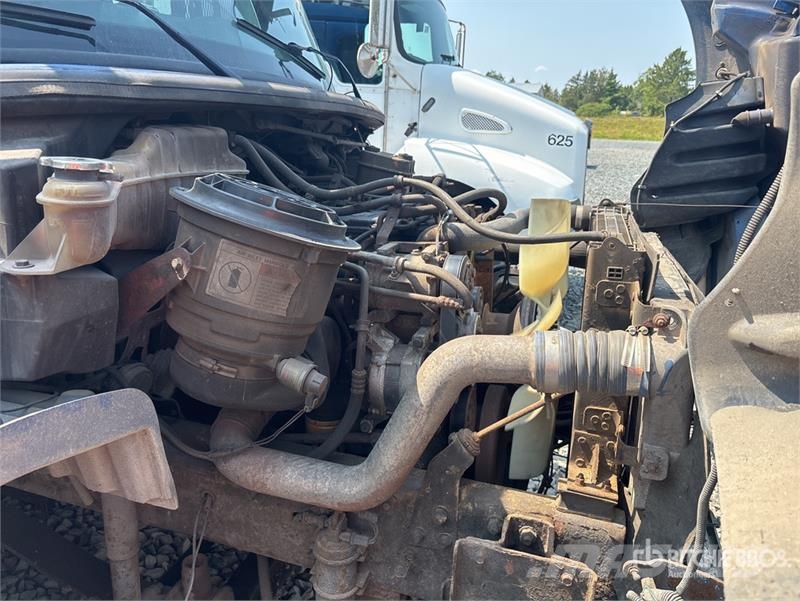 Freightliner M2 106 4x2 Extended Cab Rollback Truck Hinausautot