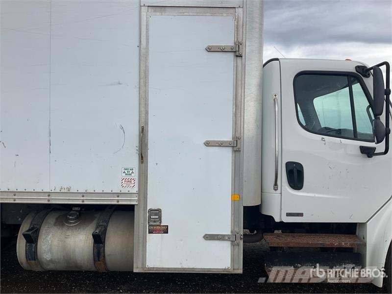 Freightliner M2 106 4x2 Van Truck Bakwagens met gesloten opbouw