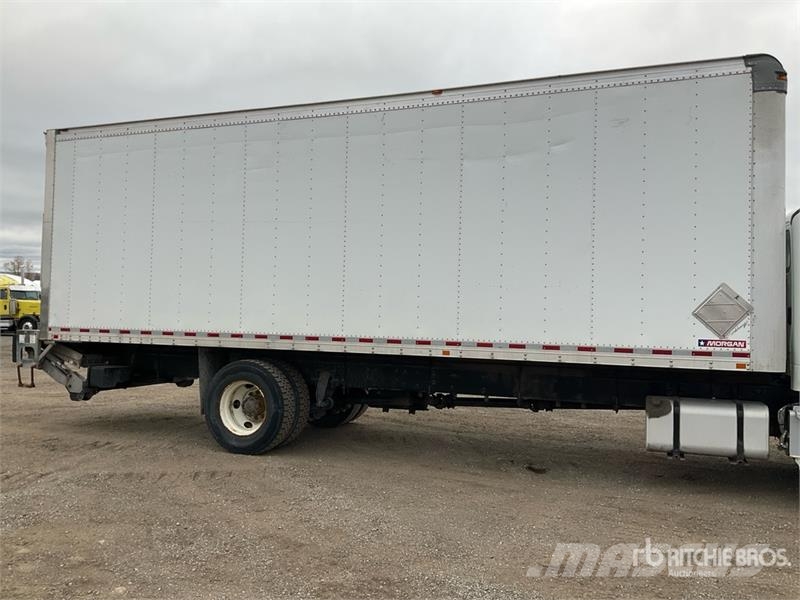 Freightliner M2 106 4x2 Van Truck Bakwagens met gesloten opbouw