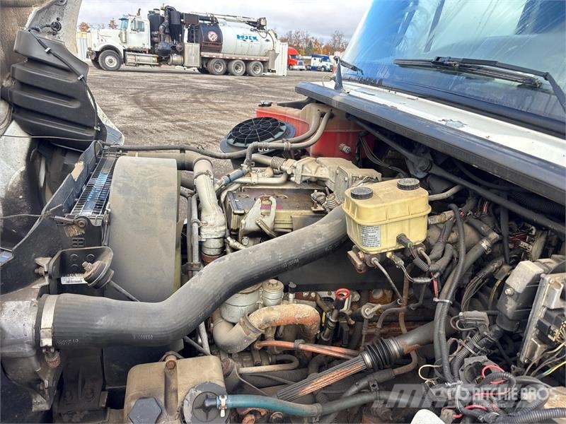 Freightliner M2 106 4x2 Crew Cab S/A Dump Truck Грузовики-Самосвалы