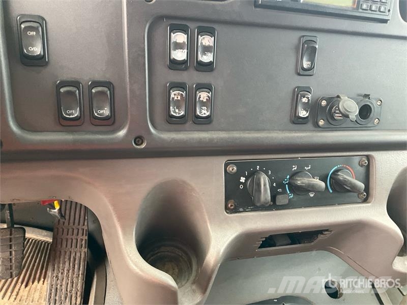 Freightliner M2 106 4x2 Crew Cab S/A Dump Truck Tipper trucks