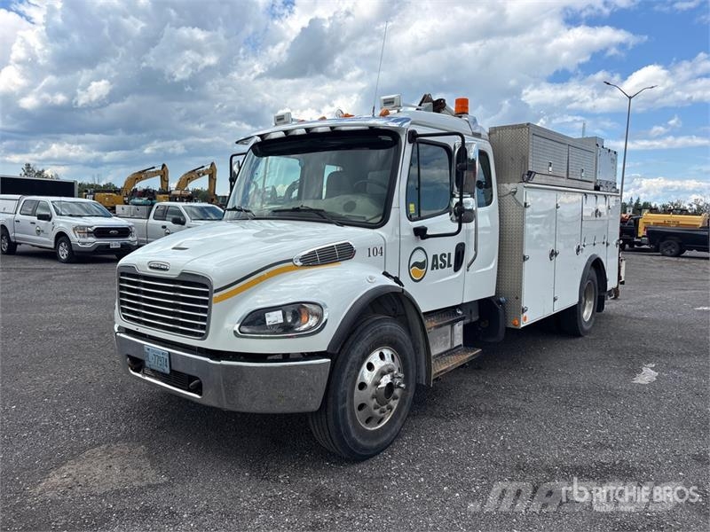 Freightliner M2 106 4x2 Extended Cab Service Truck Plogbilar