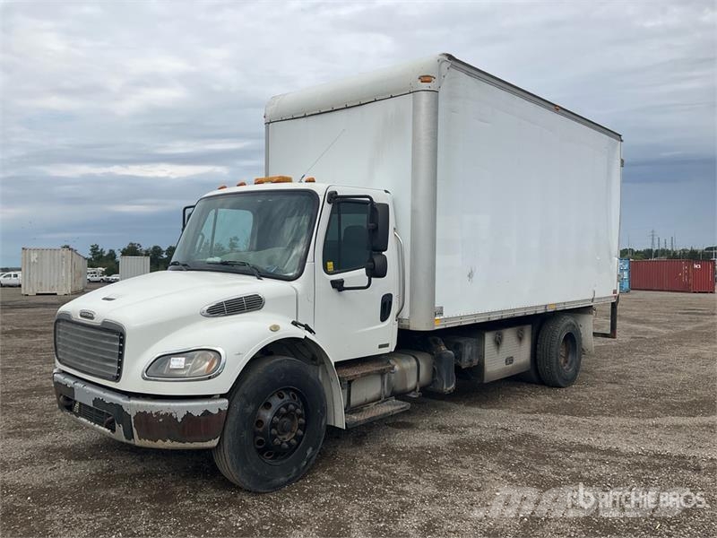 Freightliner M2 106 4x2 Van Truck Bakwagens met gesloten opbouw