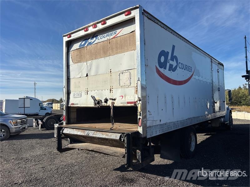 Freightliner M2 106 4x2 Van Truck Sunkvežimiai su dengtu kėbulu