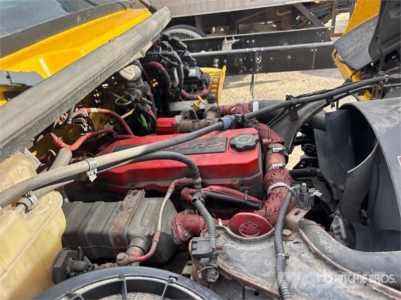 Freightliner M2 106 4x2 Van Truck Furgoonautod